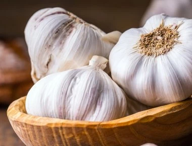 Δείτε τι κάνουν 6 ψημένες σκελίδες σκόρδο στο σώμα μέσα σε 24 Ώρες